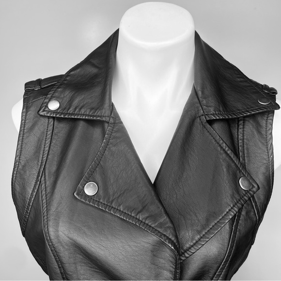 MAX STUDIO Zipper V-Neck Vest POLYURETHANE Jacket Size Small NWT - Picture 3 of 16